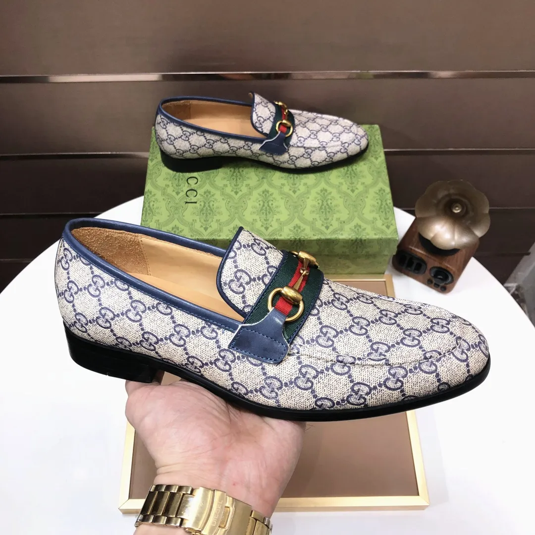Men's shoes💰500💰Italy's top luxury men's shoe giant (GUCCI) (Gucci) (full cowhide lining) new arrival🍃Original European style🔰 Pleasant to the eye😍In order to make the shoes more durable and non-deformable🌀The production continues to follow traditional methods but there is still no lack of innovation💪Choose original sheepskin for the leather♻️ Smooth and natural And extra bright ⭐Made of imported cowhide, the first choice of rich people 38-45 (45 customized)